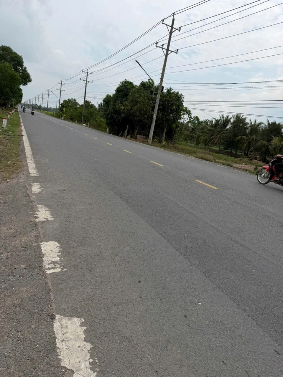 Mặt tiền đường gần lô đất