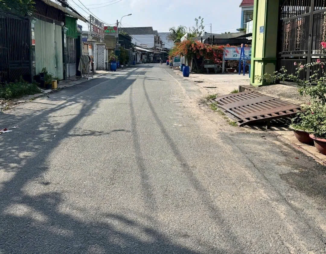 Đường nhựa rộng, thông thoáng và sạch đẹp